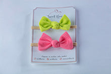 Cargar imagen en el visor de la galería, Mini Bows - Verde fosfo y Rosa
