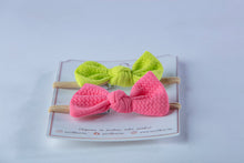 Cargar imagen en el visor de la galería, Mini Bows - Verde fosfo y Rosa
